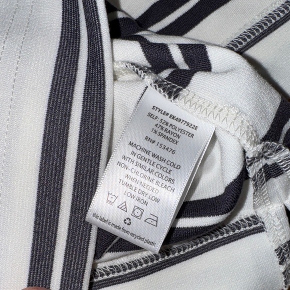 Evereve Ariel Mariner Charcoal and White Striped Long Sleeve Tee NWOT - Picture 14 of 14